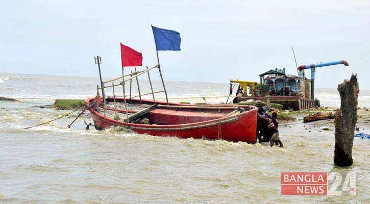 ঝড়ের শঙ্কায় ১২ অঞ্চলের নদীবন্দরে সতর্ক সংকেত