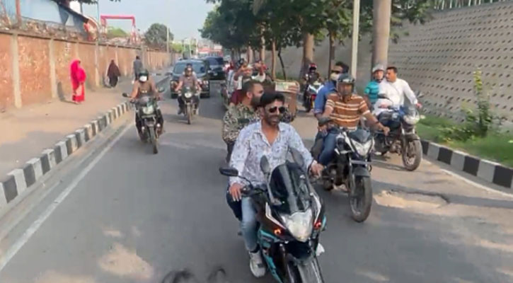 খালেদা জিয়াকে বরণ করতে বিমানবন্দরে আসছেন বিএনপির নেতাকর্মীরা
