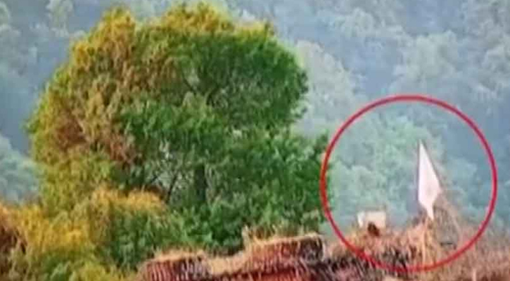 পাকিস্তানি আক্রমণের মুখে ‘সাদা পতাকা’ ওড়ালো ভারতীয় সেনারা
