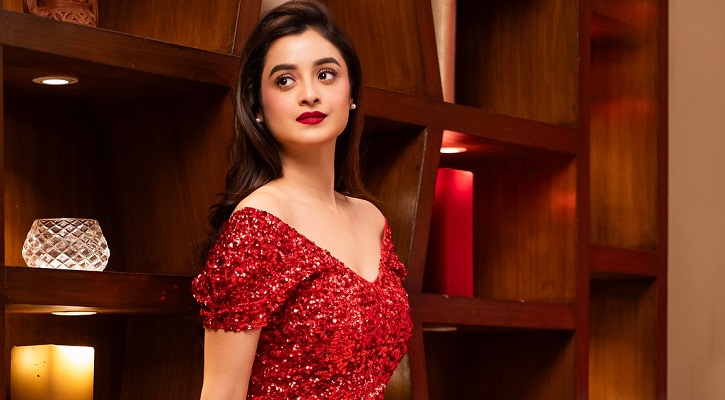 প্রথমবার বলিউডের বানিজ্যিক সিনেমায় দর্শনা