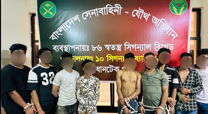 ঢাকায় সেনাবাহিনীর অভিযান: অবৈধ অস্ত্রসহ ১০ সন্ত্রাসী গ্রেপ্তার