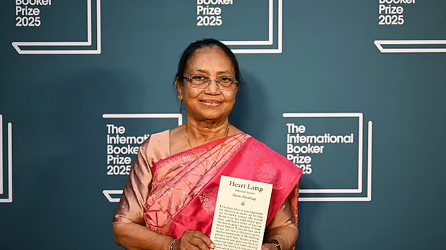 বুকার পুরস্কার পেলেন ভারতীয় লেখক বানু মুশতাক, গড়লেন ইতিহাস