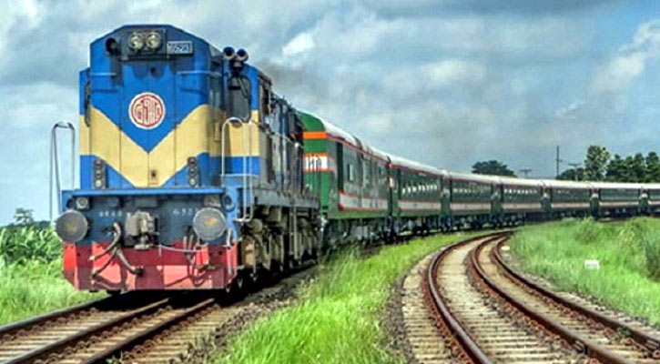 জয়পুরহাটে সাড়ে ৪ ঘণ্টা পর ট্রেন চলাচল স্বাভাবিক
