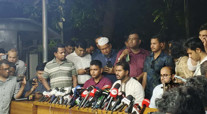 ‘ছাত্র উপদেষ্টা’ বাদ দেওয়া ও করিডোরের সিদ্ধান্ত না নেওয়ার আহ্বান নূরের