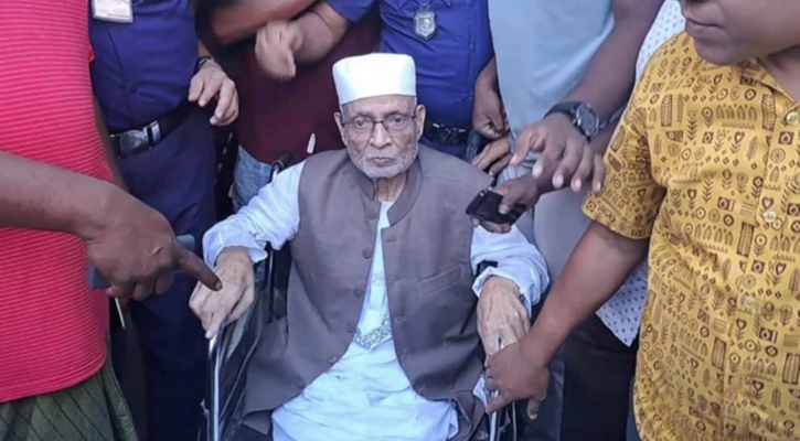 সাবেক ভূমিমন্ত্রী হীরা ও তার স্ত্রীকে ছাড়ার পর বাসায় পৌঁছে দিল পুলিশ