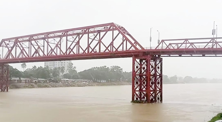 সিলেটে ভারী বৃষ্টি ও ভারতীয় পানির ঢলে নদীর পানি বিপৎসীমার কাছাকাছি 
