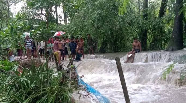 পটুয়াখালীতে সহস্রাধিক ঘরবাড়ি বিধ্বস্ত, দুর্ভোগে এক লাখের বেশি মানুষ