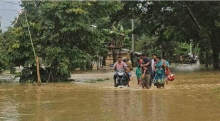 সড়ক ডুবে খাগড়াছড়ির সঙ্গে লংগদুর যোগাযোগ বিচ্ছিন্ন
