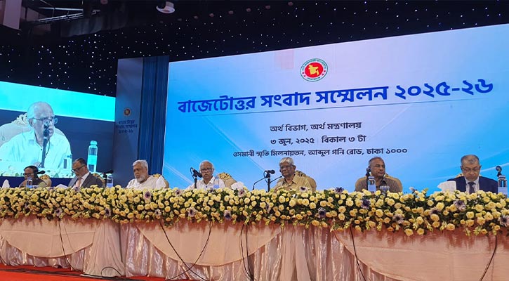 বাজেটোত্তর সংবাদ সম্মেলন চলছে