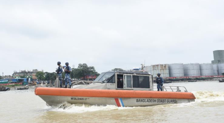 ঈদযাত্রায় নৌপথে বাড়ল কোস্ট গার্ডের তৎপরতা 