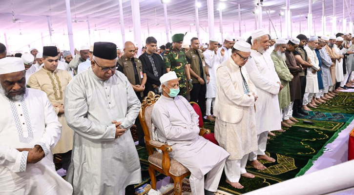 জাতীয় ঈদগাহে ঈদের নামাজ আদায় করলেন প্রধান উপদেষ্টা