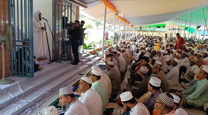 বরিশালে ঈদের প্রধান জামাতে দেশ ও জাতির মঙ্গল কামনা