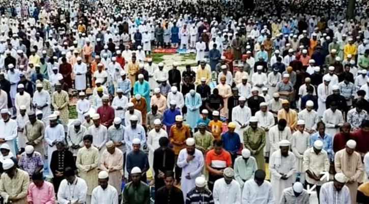 শোলাকিয়ায় দেশের সবচেয়ে বড় ঈদ জামাত অনুষ্ঠিত