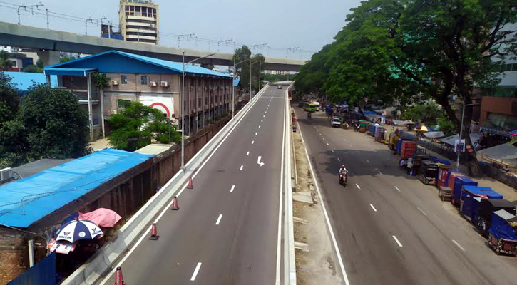 লম্বা ছুটিতে ঢাকা ফাঁকা