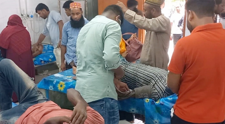 চাঁদপুরে বাসচাপায় অটোরিকশার চালকসহ ২ জন নিহত 
