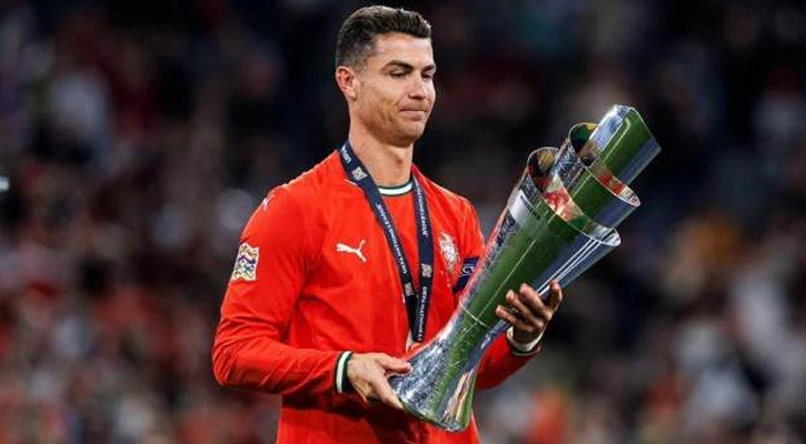 পা ভেঙে গেলেও পর্তুগালের হয়ে খেলতেন রোনালদো