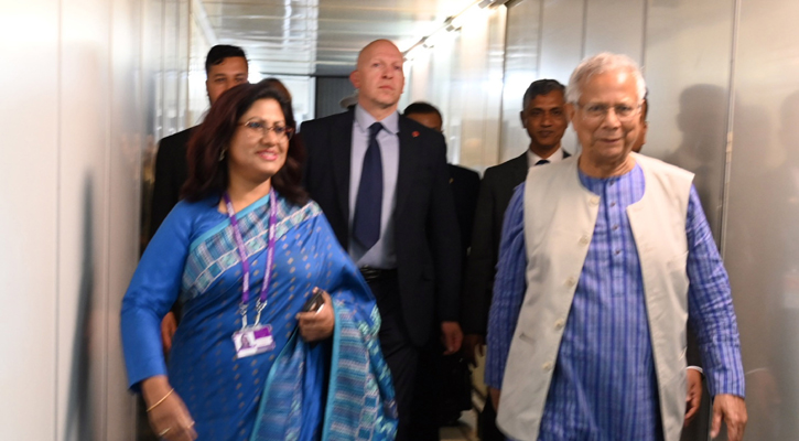 লন্ডন পৌঁছেছেন প্রধান উপদেষ্টা