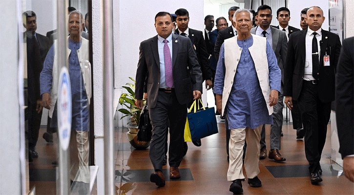 দেশে ফিরেছেন প্রধান উপদেষ্টা