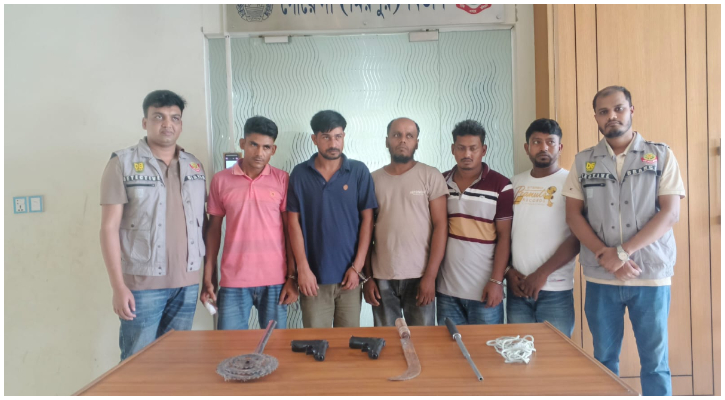 মিরপুরে অস্ত্রসহ ৫ ডাকাত গ্রেপ্তার