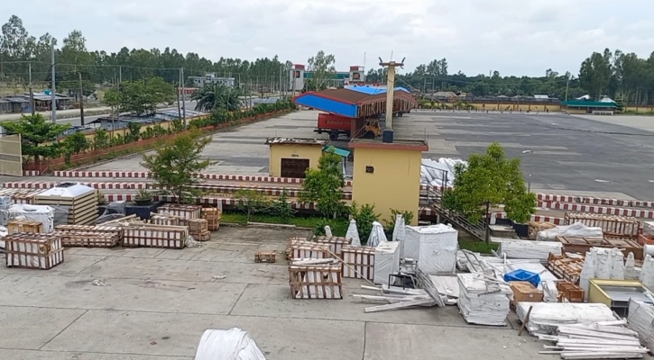 ভারতে শ্রমিক-সিঅ্যান্ডএফ সদস্যদের আন্দোলন, বাংলাদেশে ঢুকতে পারেনি পাথর 