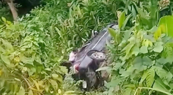 সিলেটে প্রাইভেটকার খাদে পড়ে মা-ছেলে নিহত 