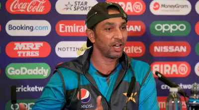 পাকিস্তান টেস্ট দলের অন্তর্বর্তী প্রধান কোচ আজহার মাহমুদ