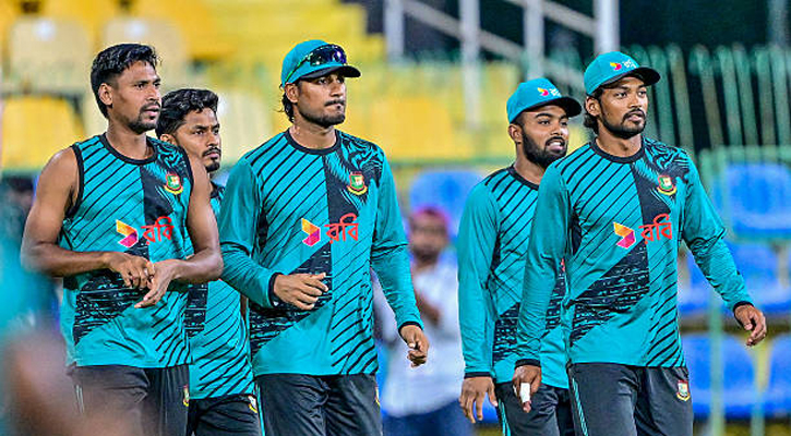 টস হেরে ফিল্ডিংয়ে বাংলাদেশ, ইমন-তানভীরের