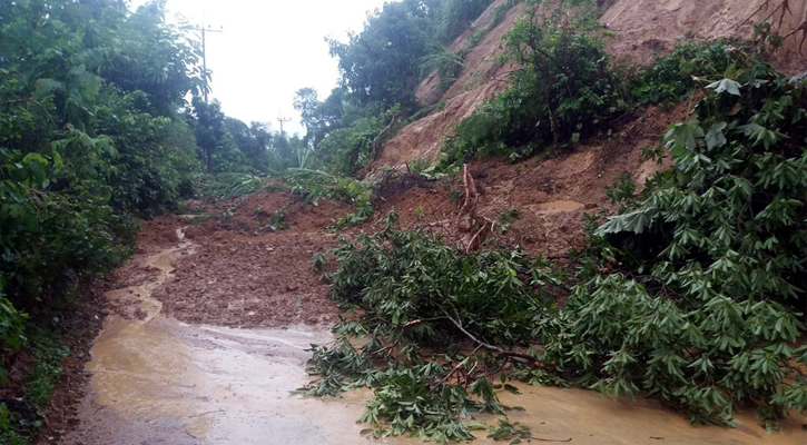 তিন বিভাগে অতিভারী বৃষ্টি, ভূমিধসের শঙ্কা