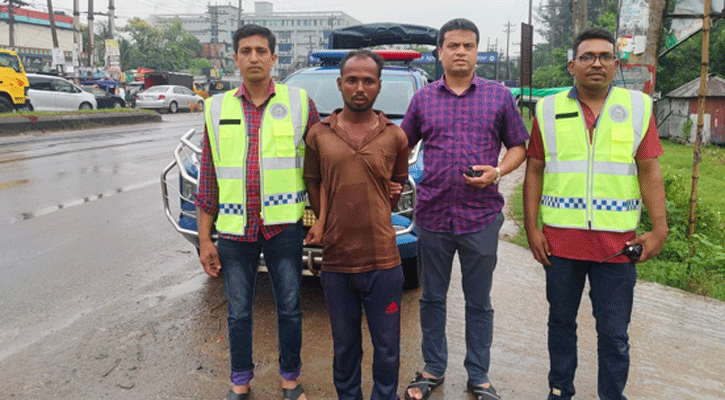 মা ও ২ সন্তান হত্যার আসামি জয়দেবপুর স্টেশন থেকে গ্রেপ্তার  