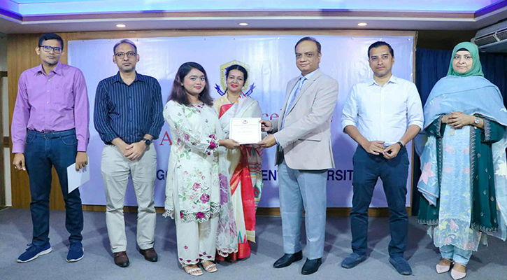 সিআইইউর অ্যাকাডেমিক এক্সিলেন্স অ্যাওয়ার্ড পেলেন ১৫২ শিক্ষার্থী 