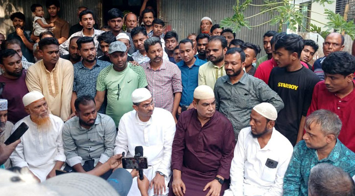 মাইক্রোবাস দুর্ঘটনায় নিহতদের বাড়িতে বিএনপি নেতা এ্যানি