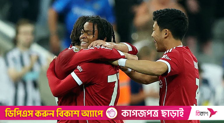 বিস্ময় বালক নুমোয়ার ইতিহাস গড়া গোলে লিভারপুলের নাটকীয় জয়