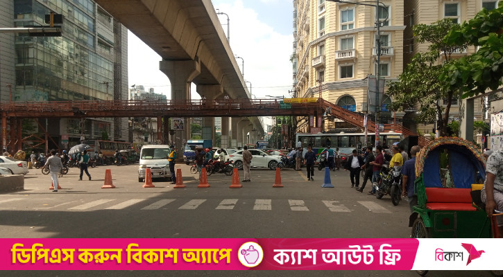 বুয়েট শিক্ষার্থীদের আন্দোলনে বাংলামোটর থেকে শাহবাগগামী সড়ক বন্ধ