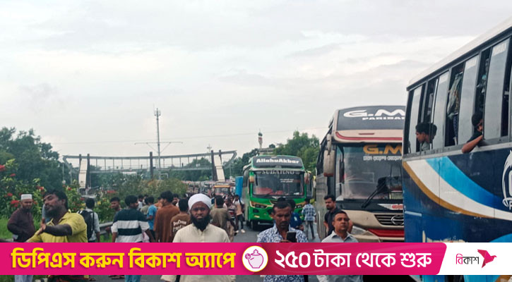 ঢাকা-ভাঙ্গা এক্সপ্রেসওয়েতে ৪ গাড়ির সংঘর্ষ, আহত ২৫