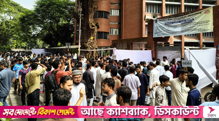 উদয়ন স্কুল অ্যান্ড কলেজ কেন্দ্রে ভোট পড়েছে ৫৬ শতাংশ