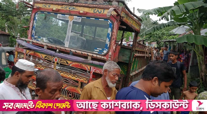 রংপুরে ট্রাকের ধাক্কায় নছিমন খাদে, গরু ব্যবসায়ী নিহত