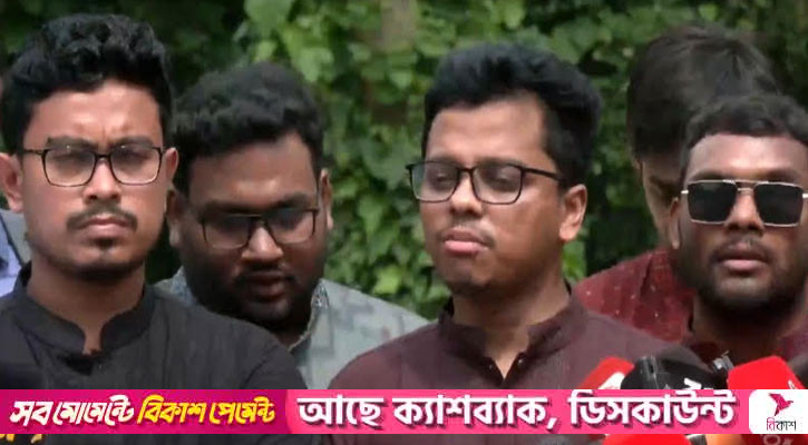 বুদ্ধিজীবী স্মৃতিসৌধে ডাকসু শিবির সমর্থিত প্যানেলের দোয়া ও মোনাজাত