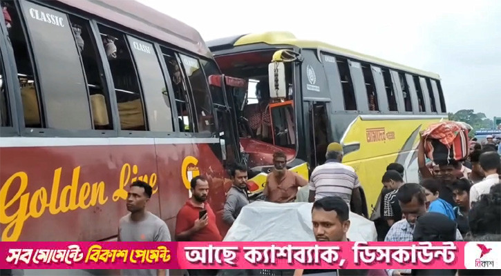 ঢাকা-বরিশাল মহাসড়কে দুই বাসের সংঘর্ষে আহত ২০