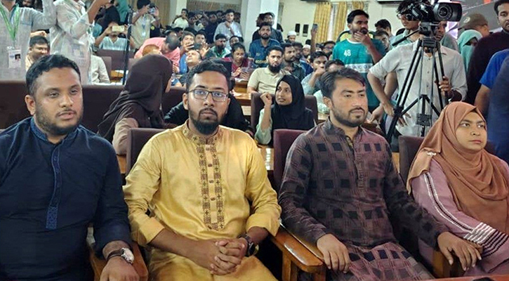 জাকসুর শীর্ষ ৪ পদে কে কত ভোট পেলেন?