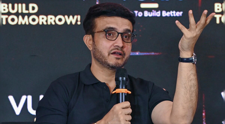 ‘সে কে?’—নওয়াজকে বিশ্বসেরা বলায় পাকিস্তান