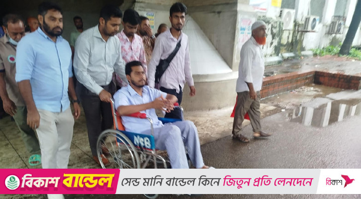 হাসপাতাল থেকে ছাড়া পেলেন নুর