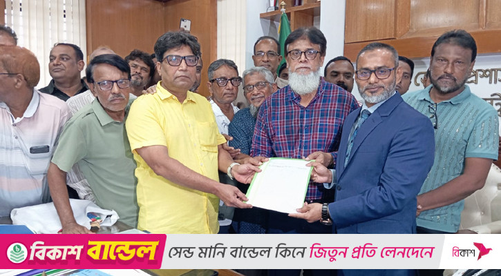 কাজী ইনামের অপসারণ দাবিতে যশোর জেলা ক্রীড়া সংস্থায় স্মারকলিপি