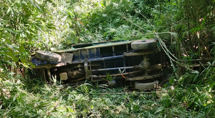 সাজেকে পর্যটকবাহী বাস খাদে, খুবি শিক্ষার্থী নিহত