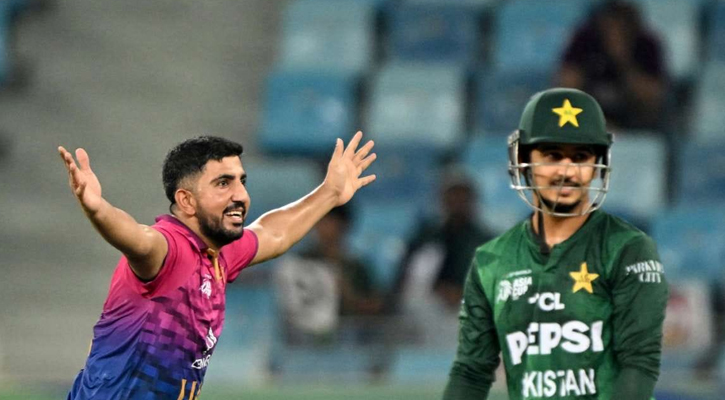 আরব আমিরাতকে ১৪৭ রানের লক্ষ্য দিল পাকিস্তান