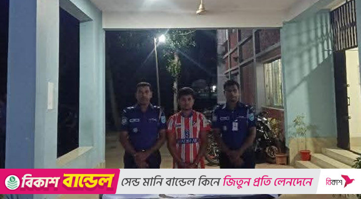 কুমার নদে অস্ত্রের মহড়ার ঘটনায় আটক ১