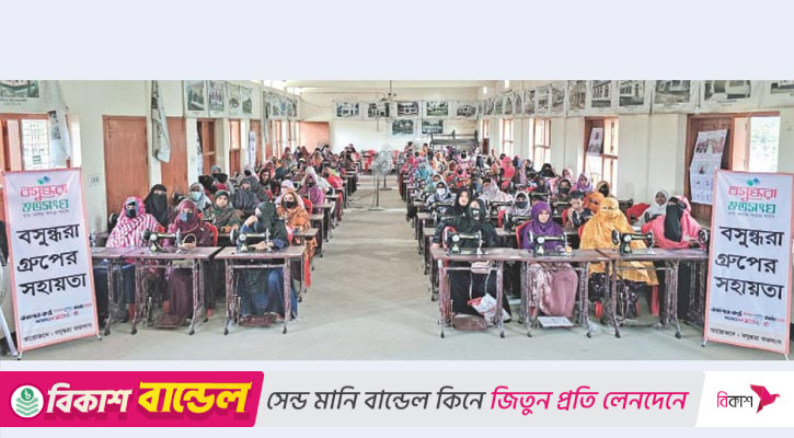 পাবনার অসচ্ছল নারীদের পাশে বসুন্ধরা গ্রুপ
