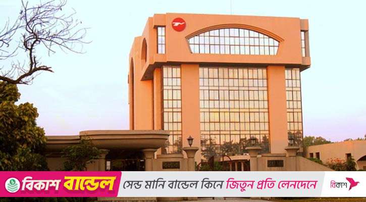 চাকরিচ্যুত কর্মচারীদের অপেক্ষা করতে বলল বিমান