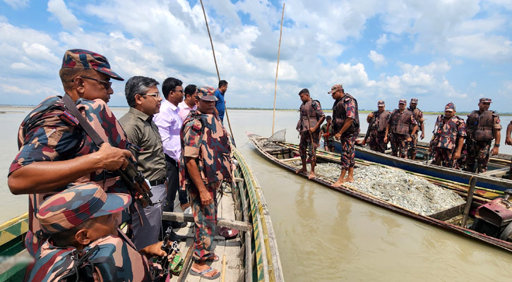 ডিমলায় তিস্তা নদীতে অবৈধভাবে পাথর উত্তোলন বন্ধে অভিযান