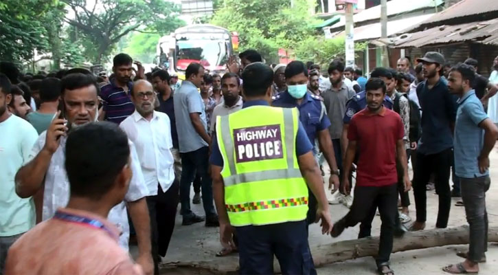 নাটোরে কারখানায় যাওয়ার পথে ট্রাকচাপায় প্রাণ গেল শ্রমিকের