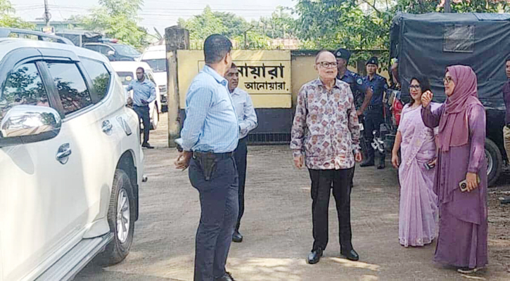 নির্মাণাধীন ৫০০ মেট্রিকটন ধারণক্ষমতা সম্পন্ন গুদাম পরিদর্শনে খাদ্য উপদেষ্টা